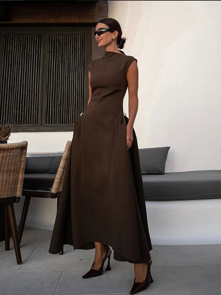 Femmedouceur – Robe Longue Évasée Femme Élégante | Col Asymétrique, Plissée, Sans Manches, Style Chic & Glamour
