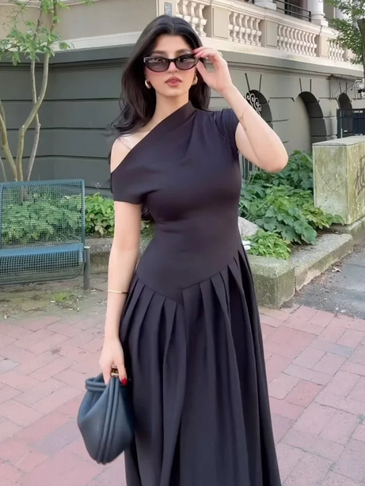 Femmedouceur – Robe Longue Évasée Femme Élégante | Col Asymétrique, Plissée, Sans Manches, Style Chic & Glamour