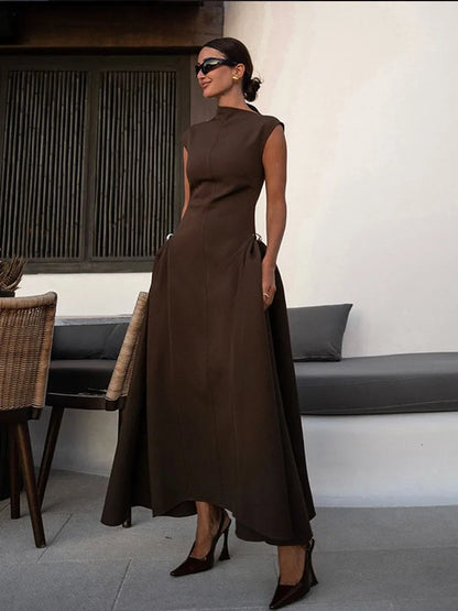 Femmedouceur – Robe Longue Évasée Femme Élégante | Col Asymétrique, Plissée, Sans Manches, Style Chic & Glamour