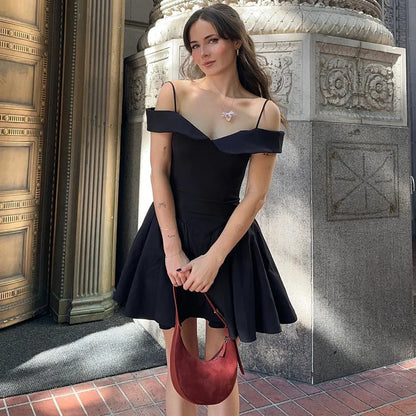 Femmedouceur – Robe Noire Dos Nu Élégante | Épaules Dénudées, Mini A-Line, Slim & Sexy Clubwear